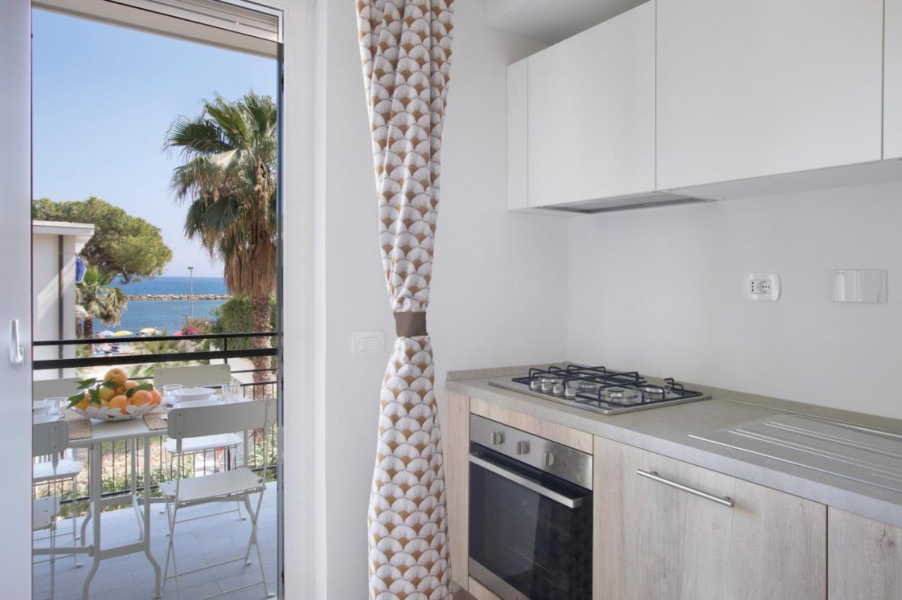 Italianway - Cristoforo Colombo 12 Appartement San Bartolomeo Al Mare Buitenkant foto